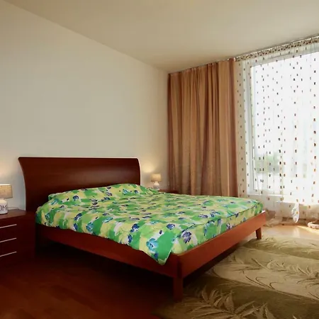 Quiet River House דירה