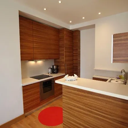 Quiet River House דירה
